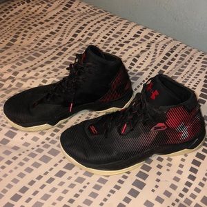 Curry 2s Black/Red